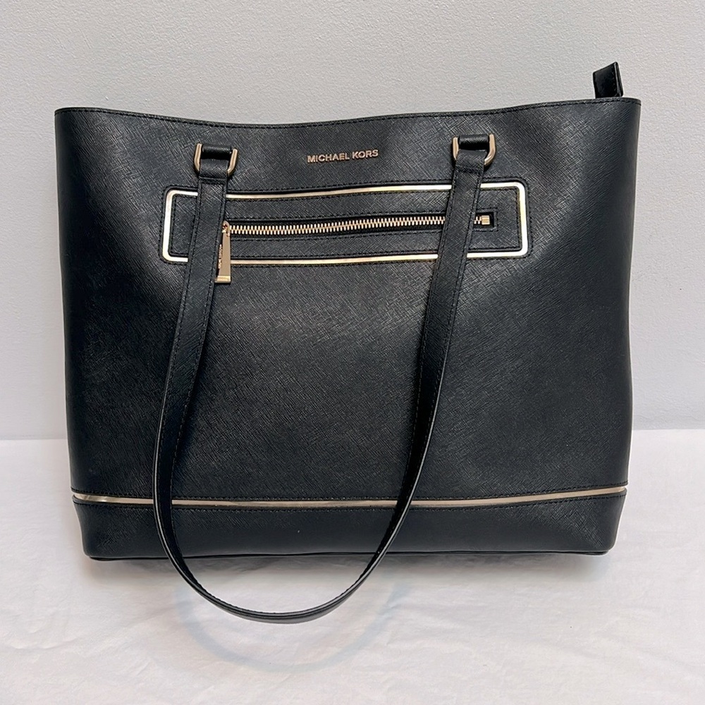Michael Kors Frame Out Jet Set Tote